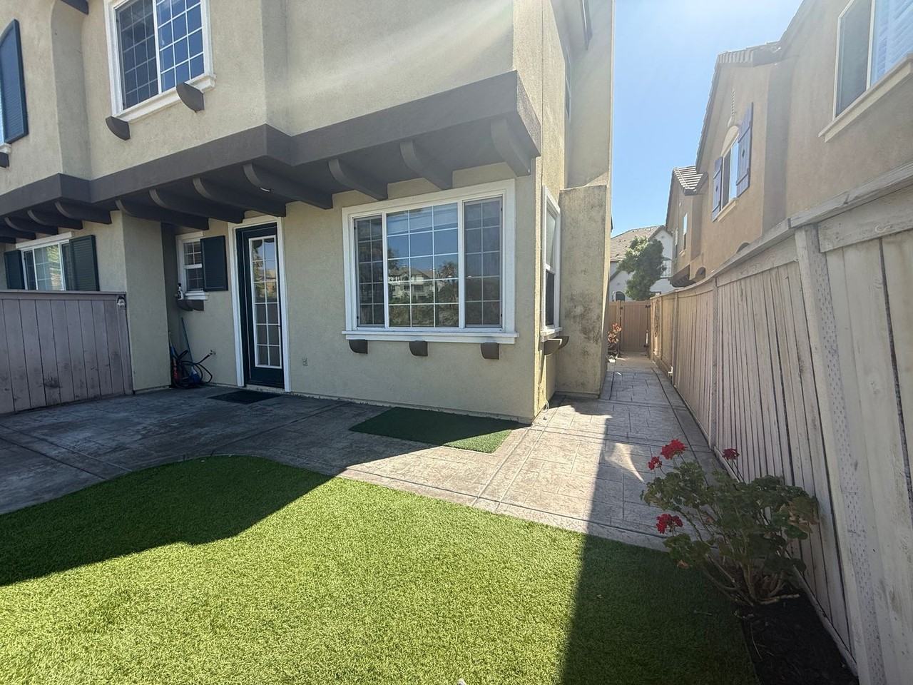 1357 Burgundy Dr - Photo 4 of 43