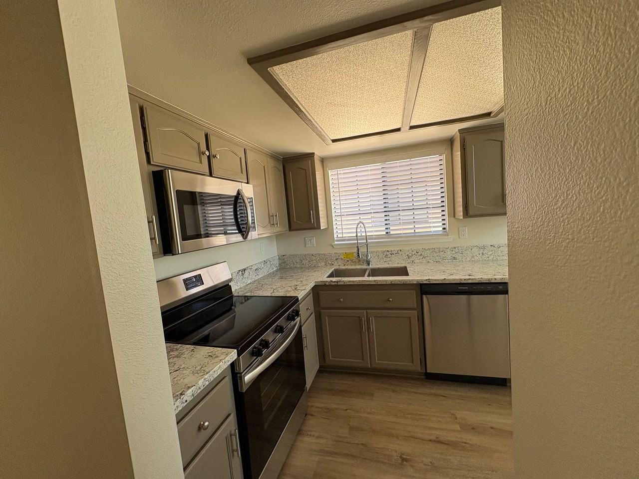 11630 Pepper Ln - Photo 3 of 14