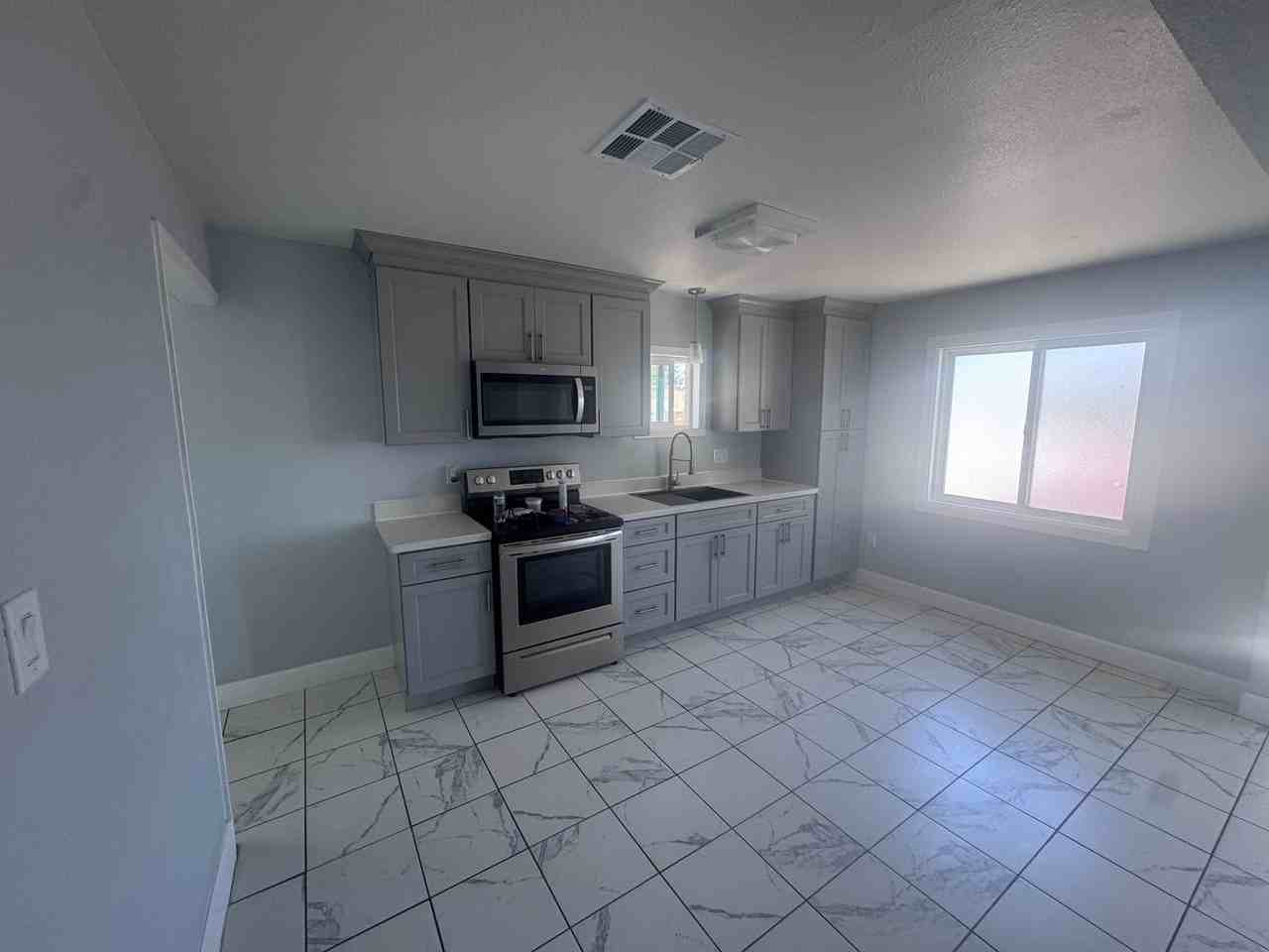 485 Fleming Ln - Photo 4 of 18