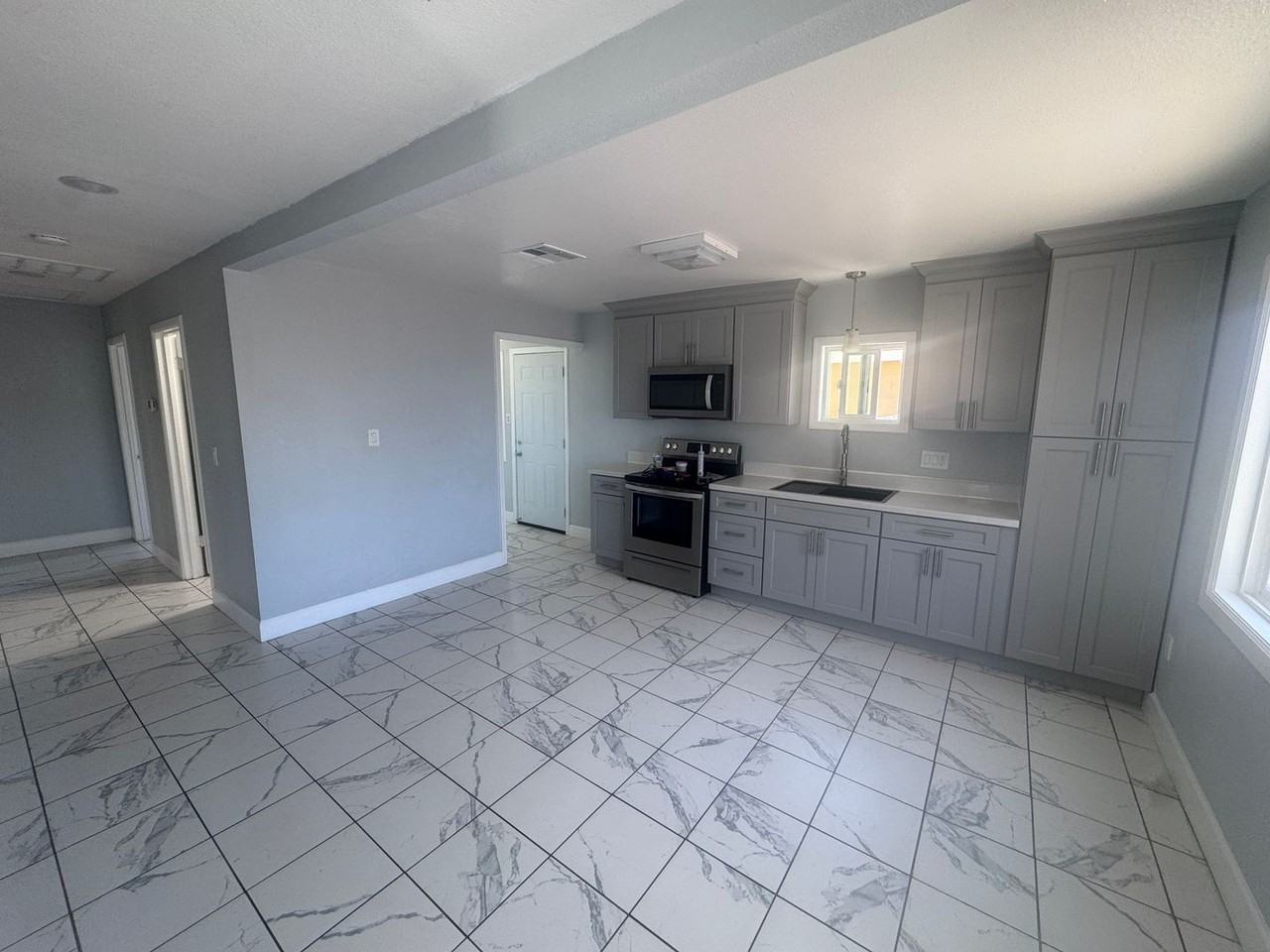 485 Fleming Ln - Photo 5 of 18