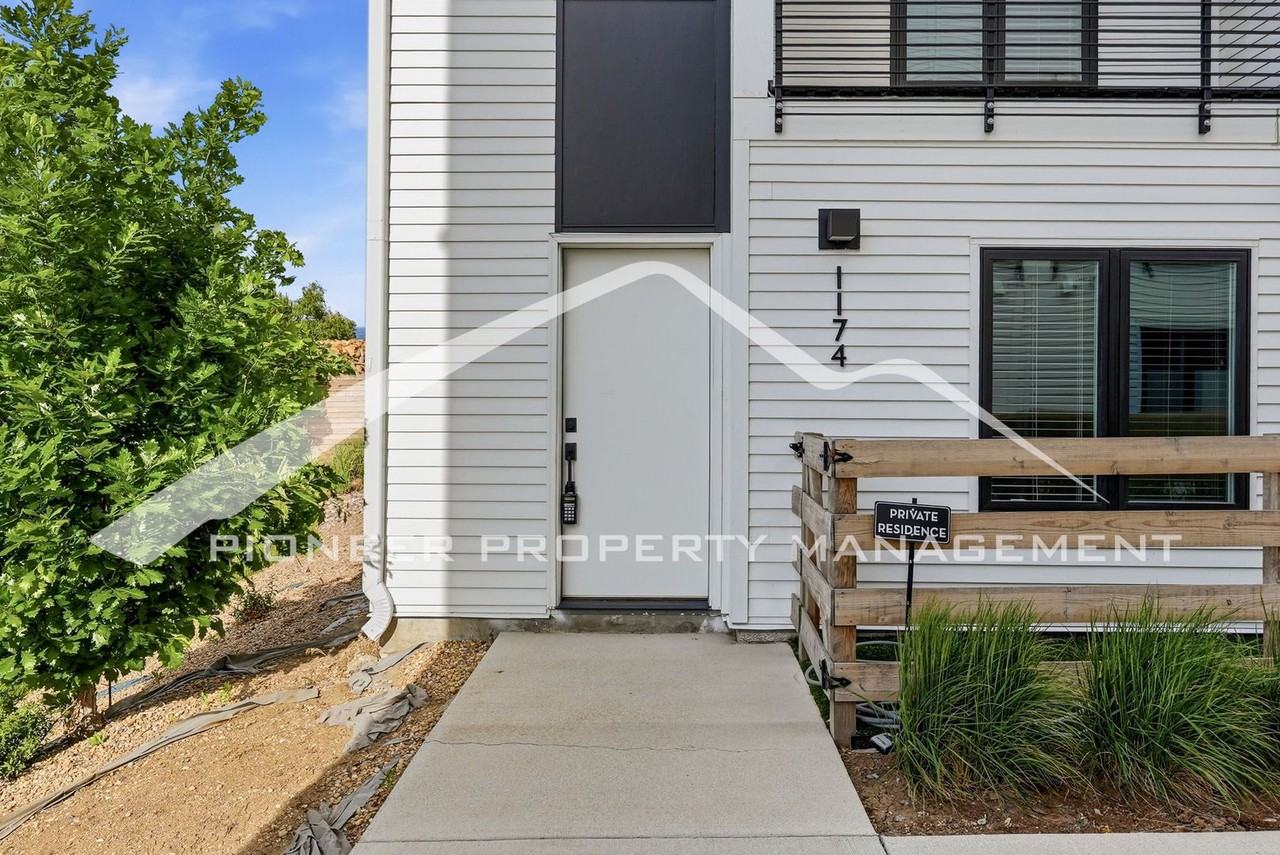 1174 S Reed Way - Photo 2 of 32