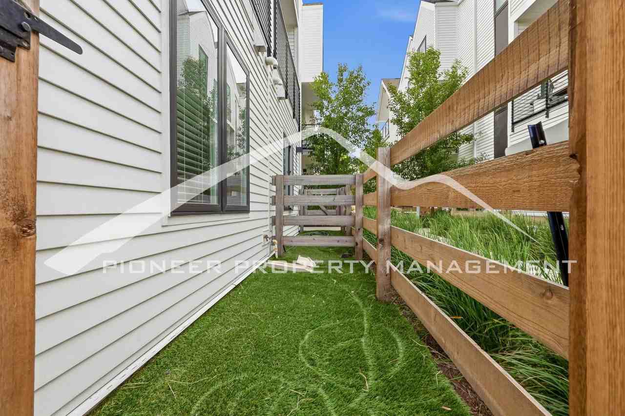 1174 S Reed Way - Photo 3 of 32