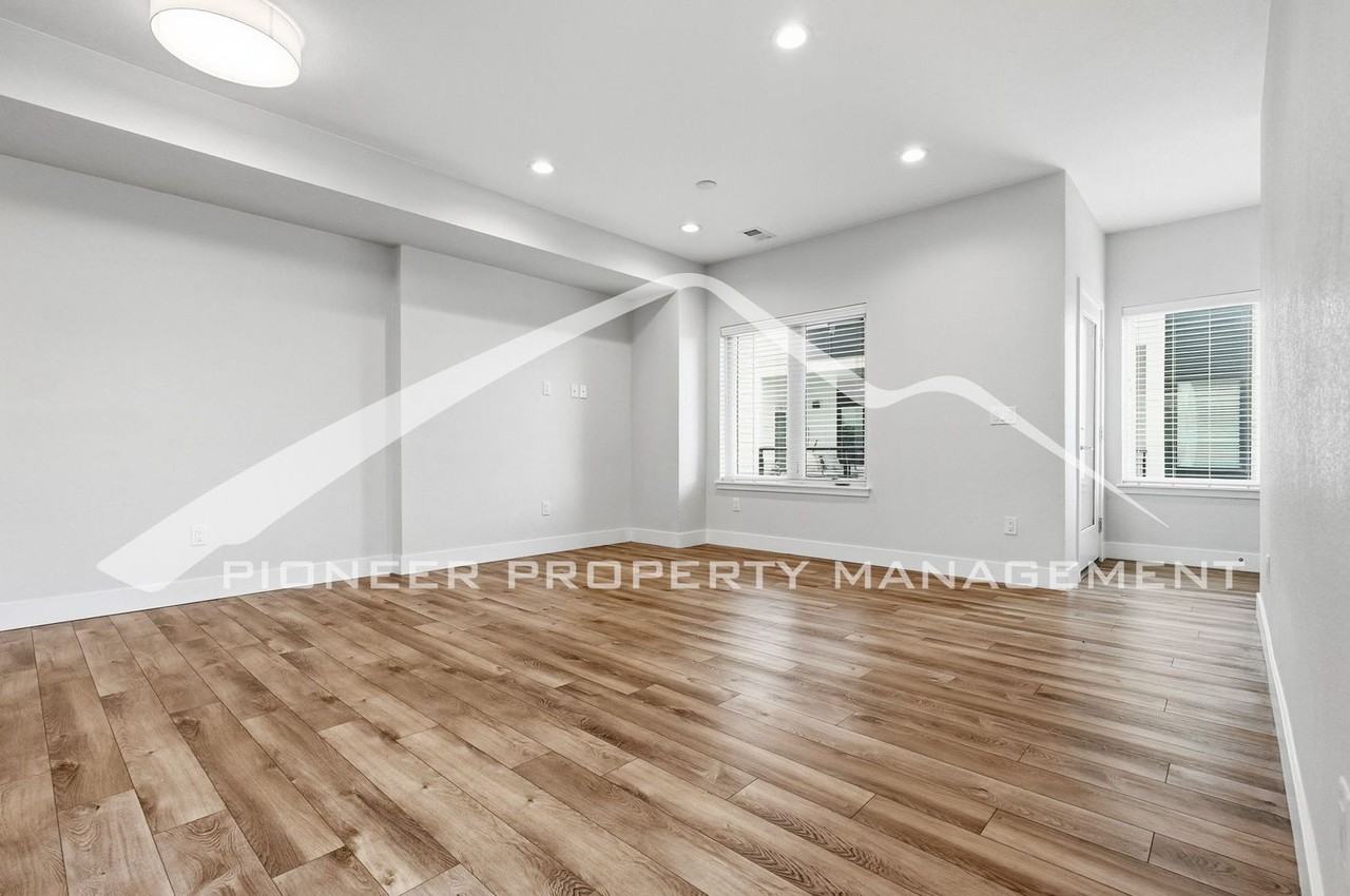 1174 S Reed Way - Photo 4 of 32