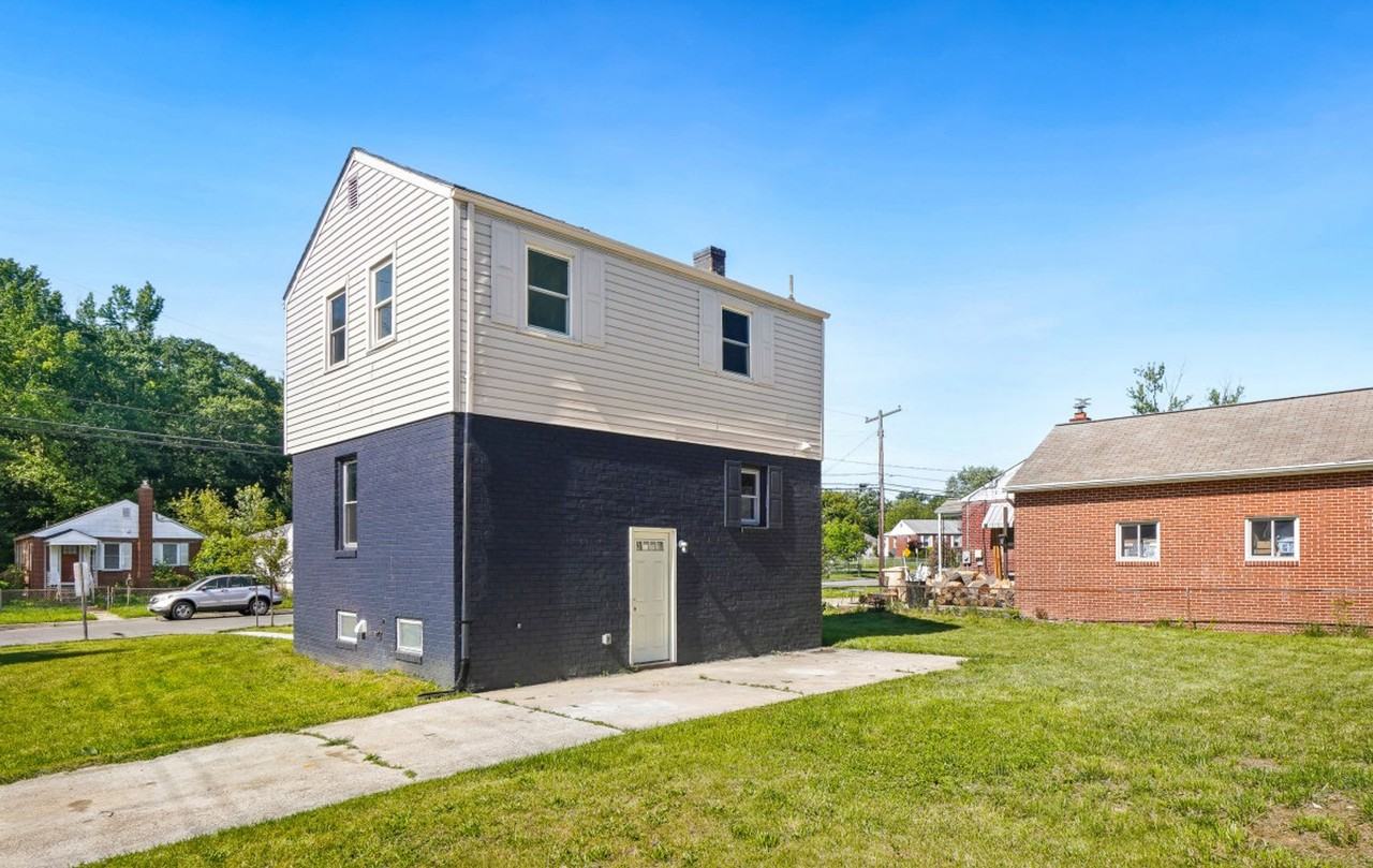 5204 Lackawanna St - Photo 2 of 30