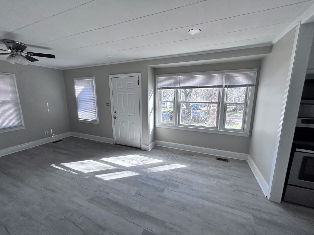 1408 Poston Cir - Photo 2 of 5