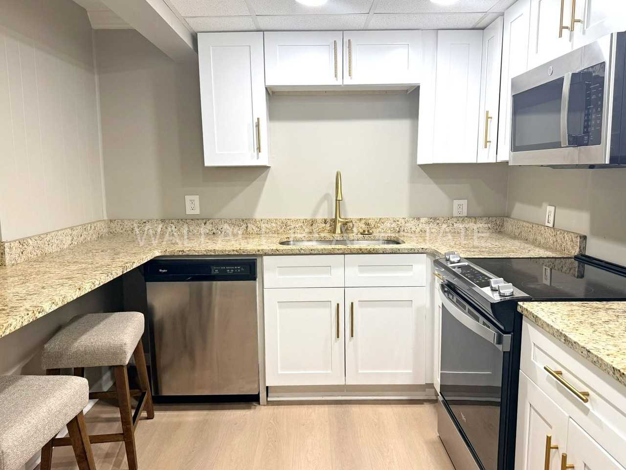 2749 Sullins St - Photo 6 of 17