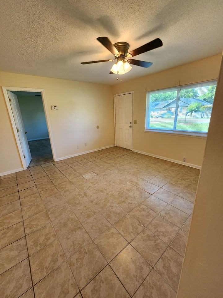 802 Margaret Rd - Photo 3 of 22