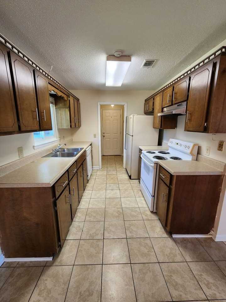 802 Margaret Rd - Photo 5 of 22