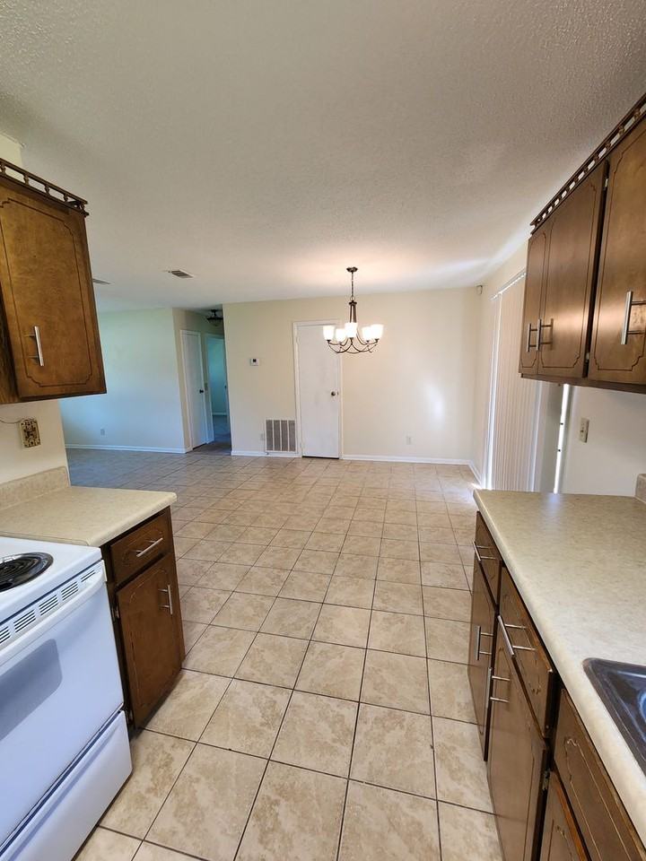 802 Margaret Rd - Photo 6 of 22