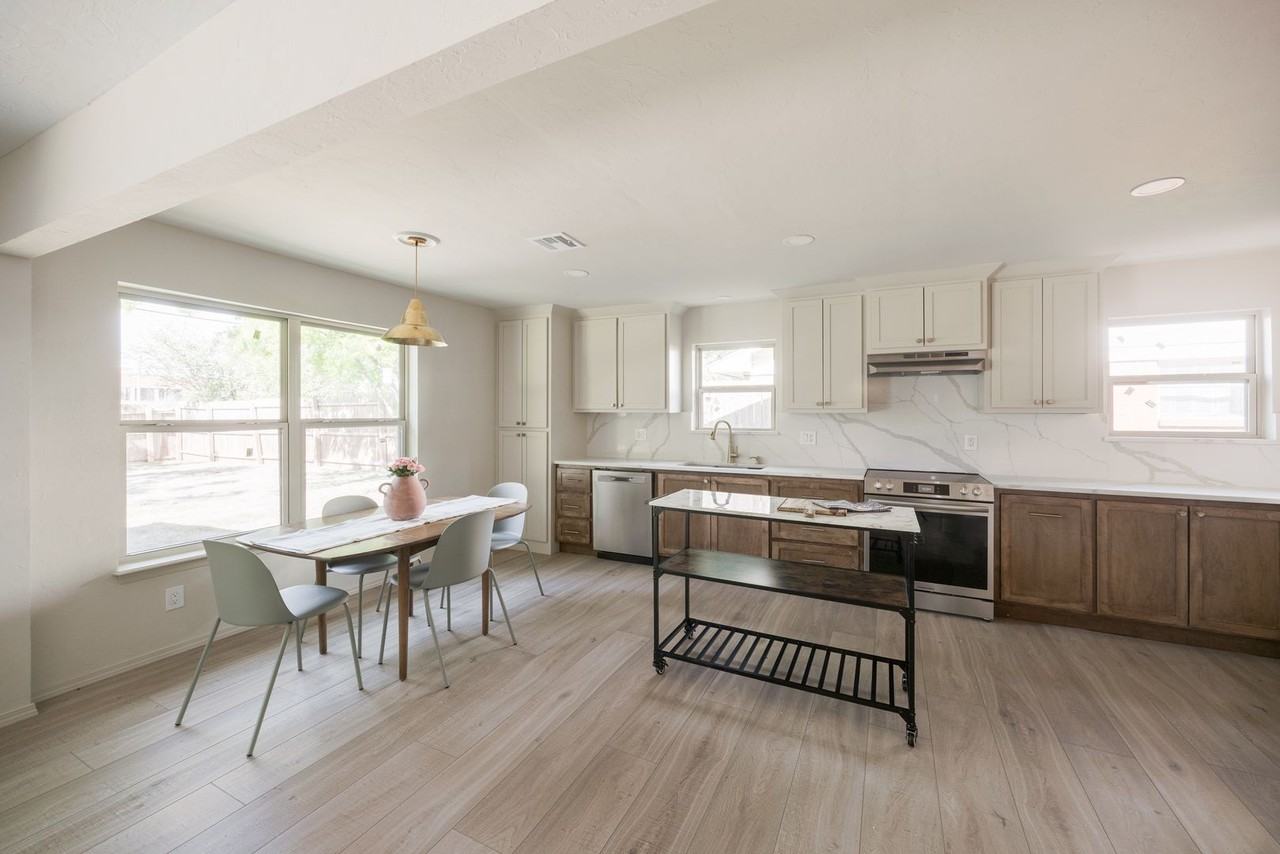 2716 Carlton Way - Photo 7 of 15