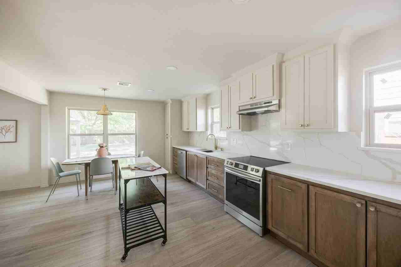 2716 Carlton Way - Photo 6 of 15