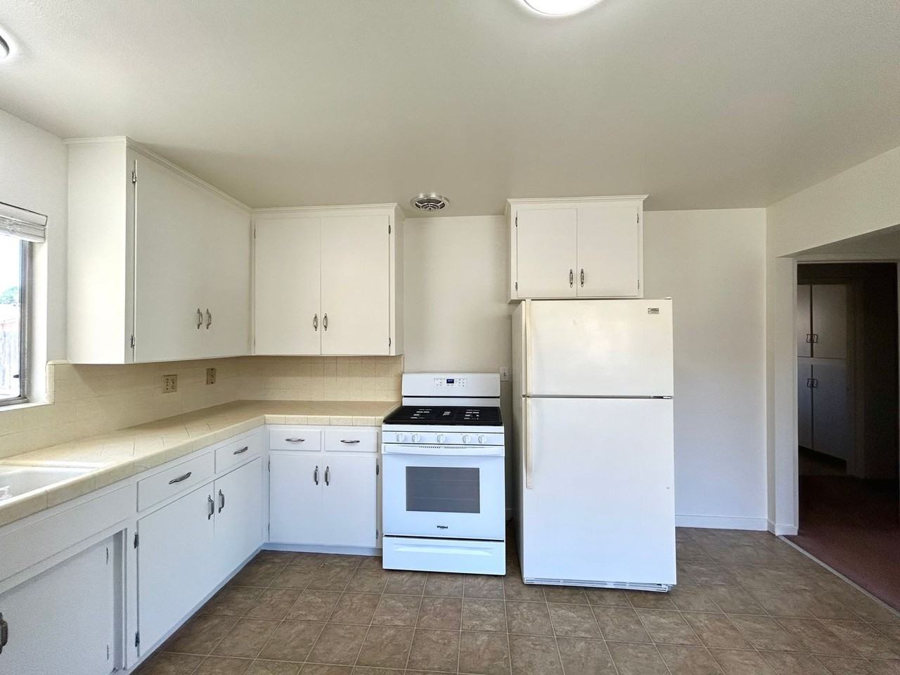 960 Suiter St - Photo 3 of 14