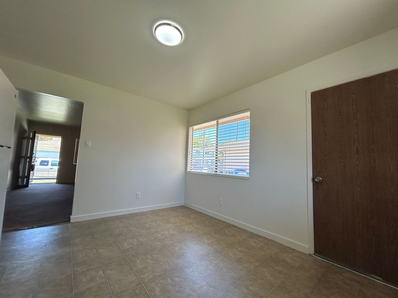 960 Suiter St - Photo 5 of 14