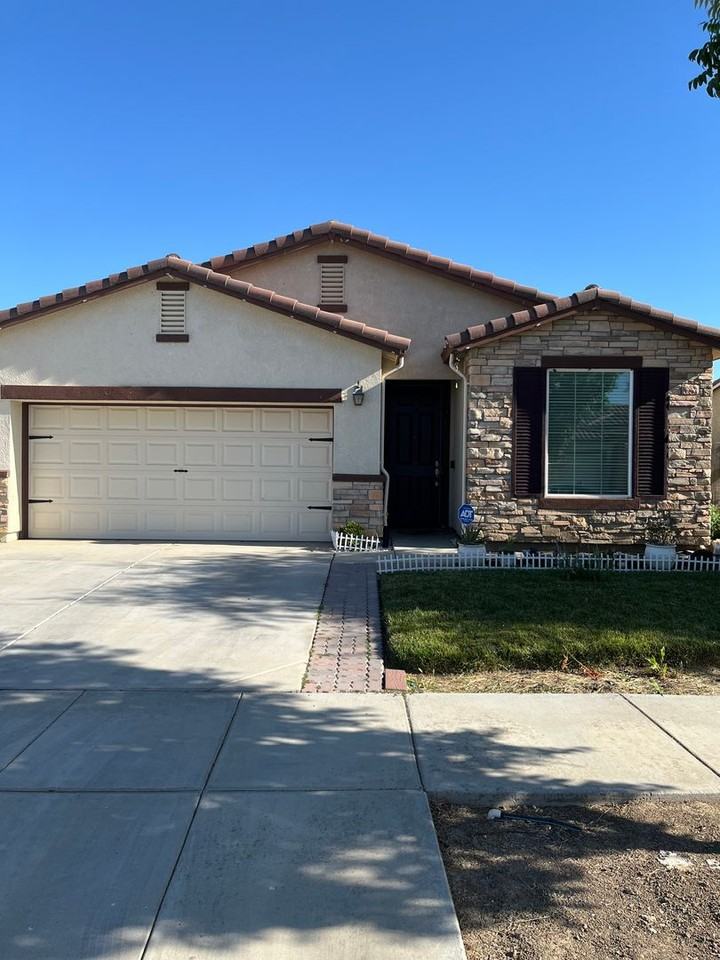 2487 N Mountainside Dr - Photo 2 of 33