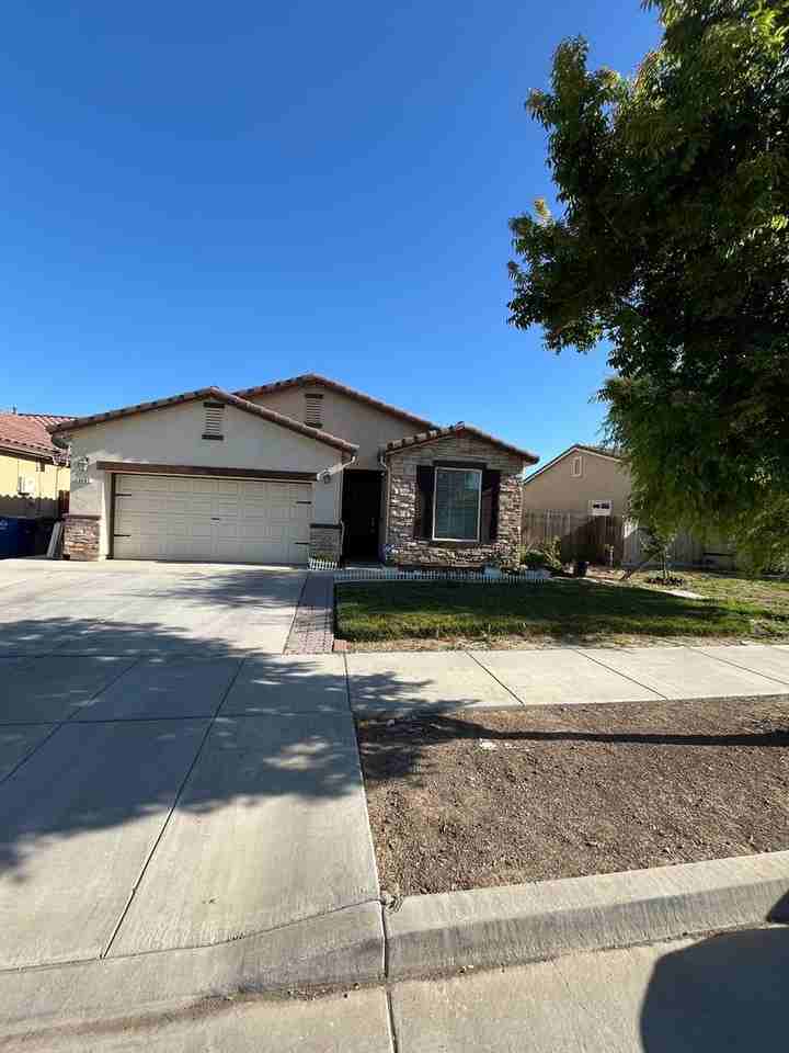 2487 N Mountainside Dr - Photo 3 of 33
