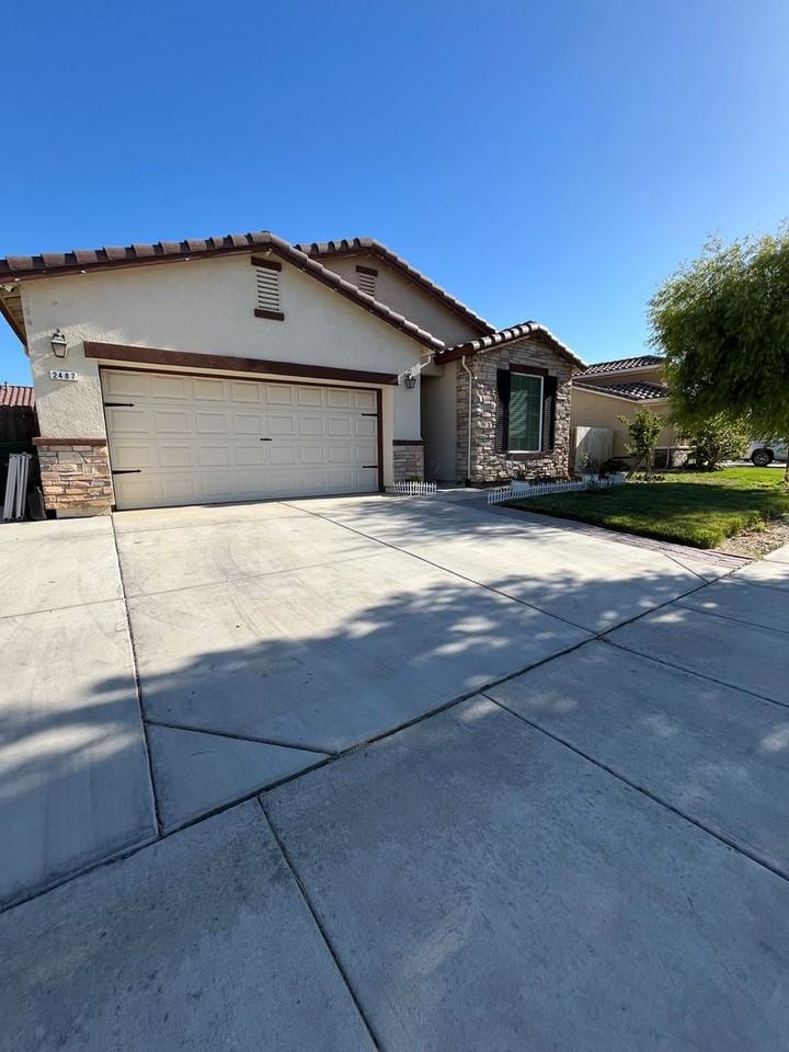 2487 N Mountainside Dr - Photo 4 of 33