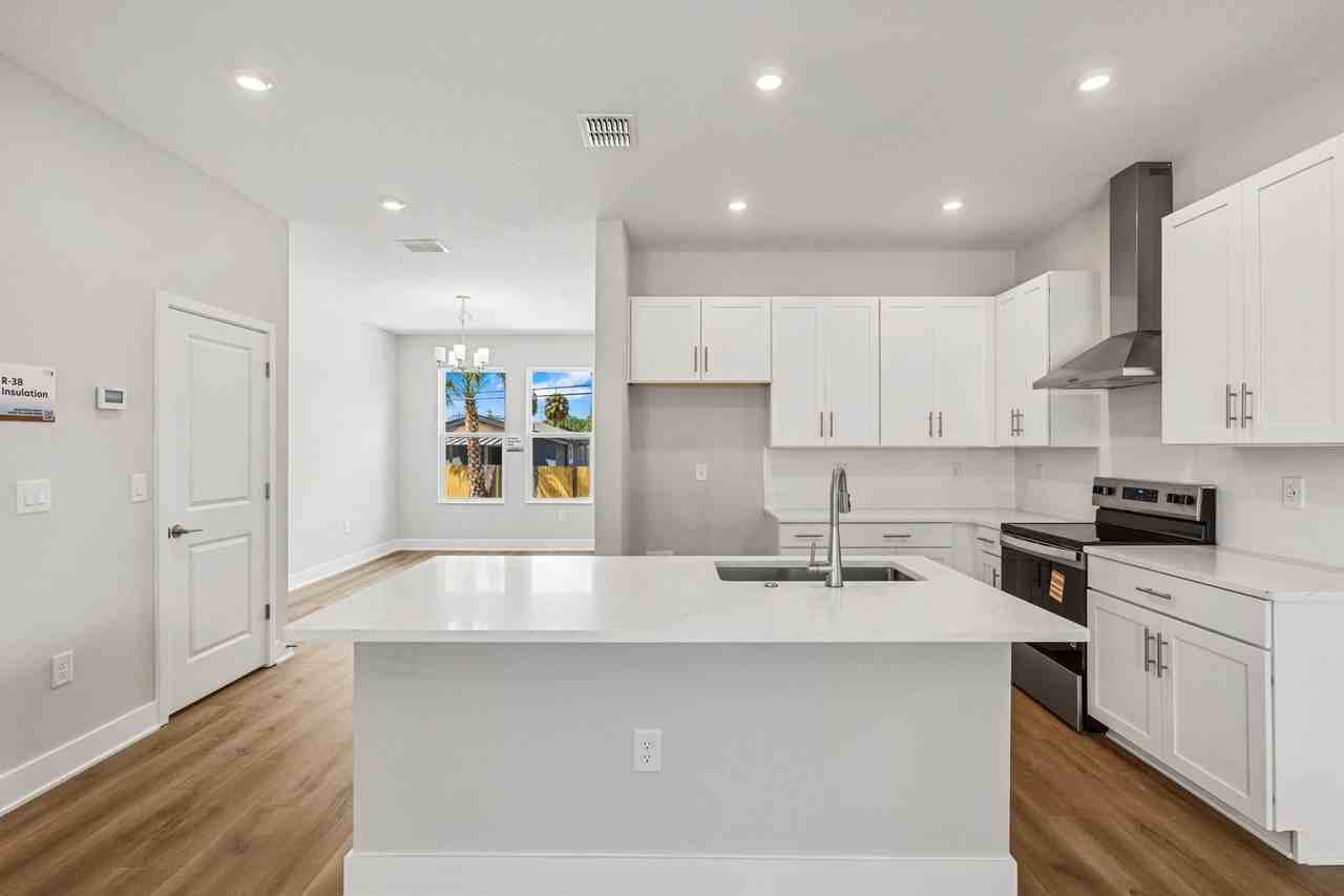 1005 W Cypress St - Photo 2 of 14