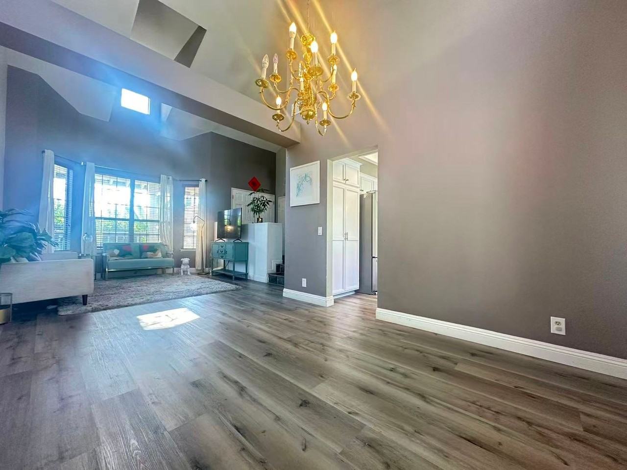 2210 S Autumn Ln - Photo 3 of 14