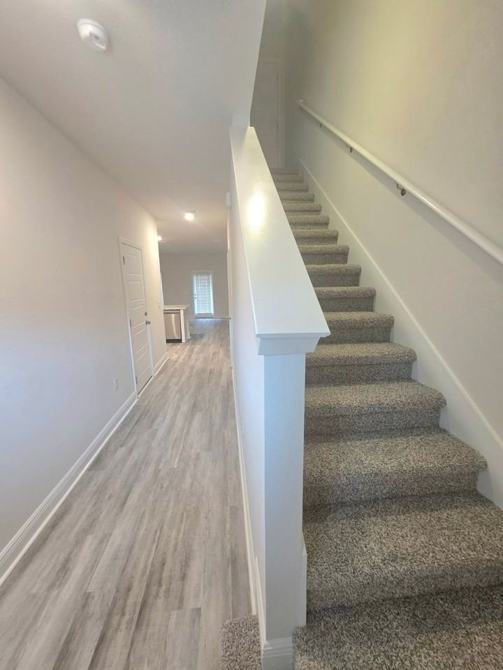 1306 Leeway Dr - Photo 2 of 24