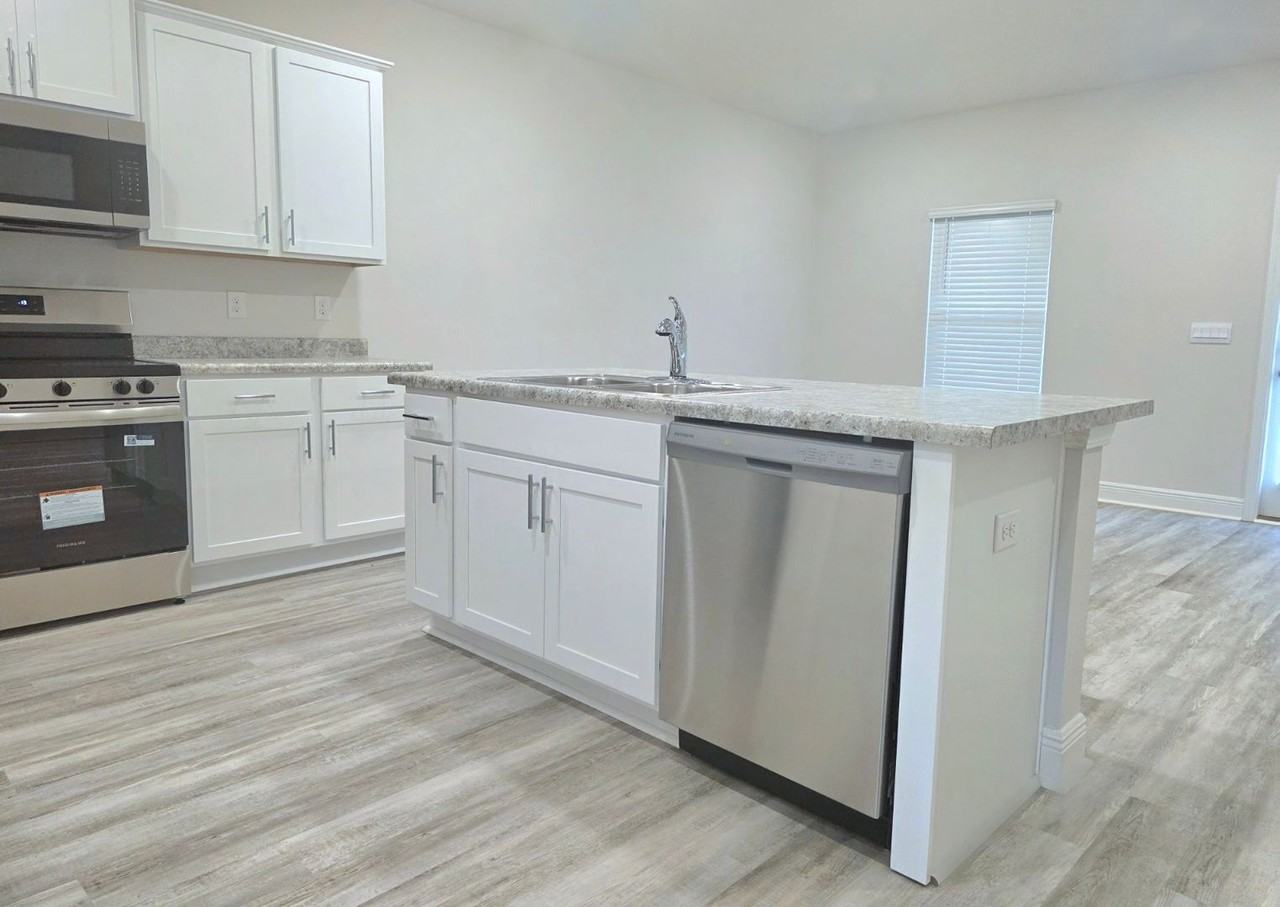 1306 Leeway Dr - Photo 3 of 24