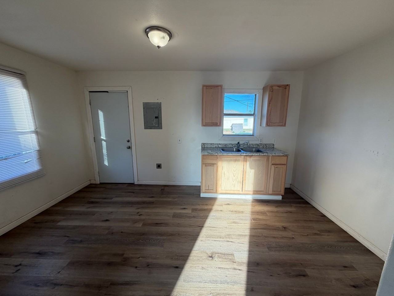 4511 Avenue G - Photo 3 of 5