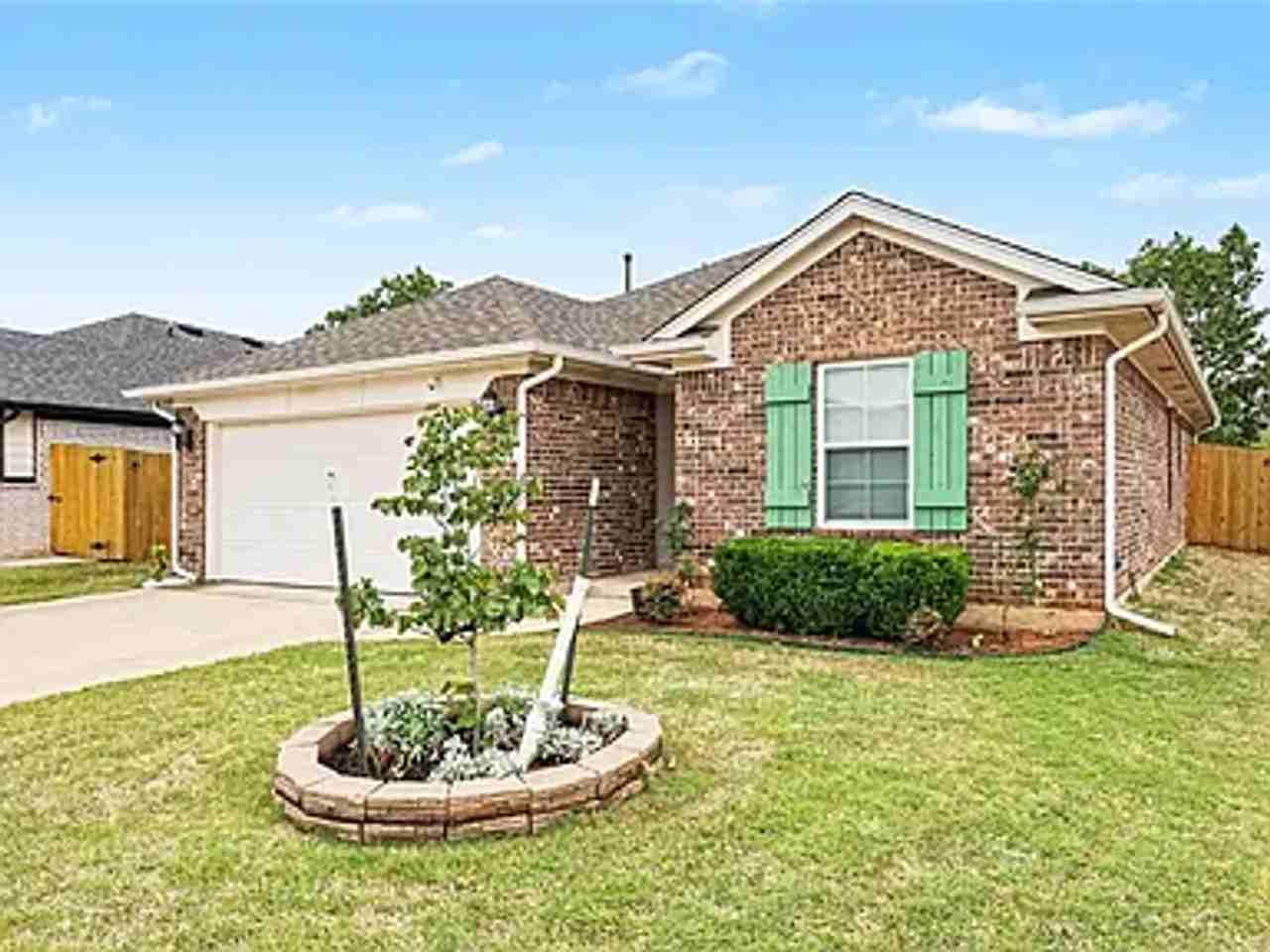 2344 Roca Dr - Photo 3 of 25