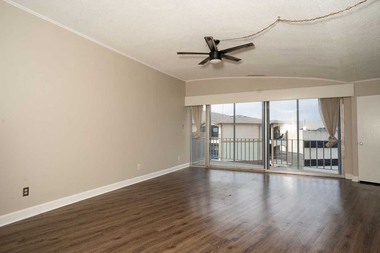 823 S Water St - Photo 3 of 20