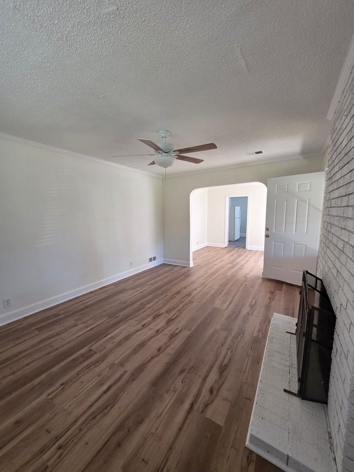 3015 English Ave - Photo 2 of 13