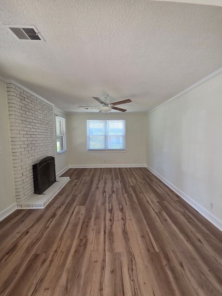 3015 English Ave - Photo 3 of 13