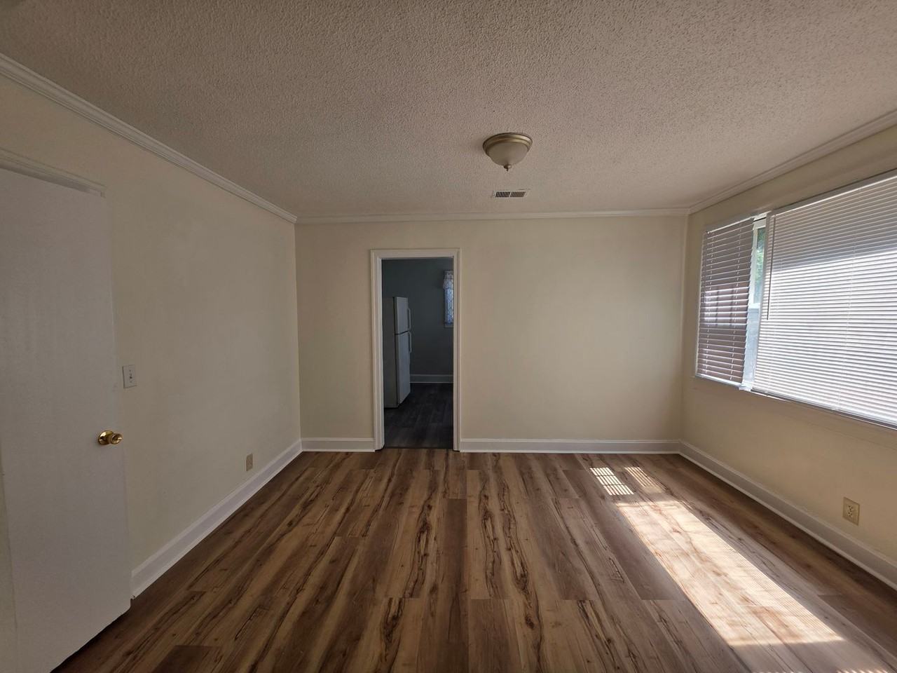 3015 English Ave - Photo 5 of 13