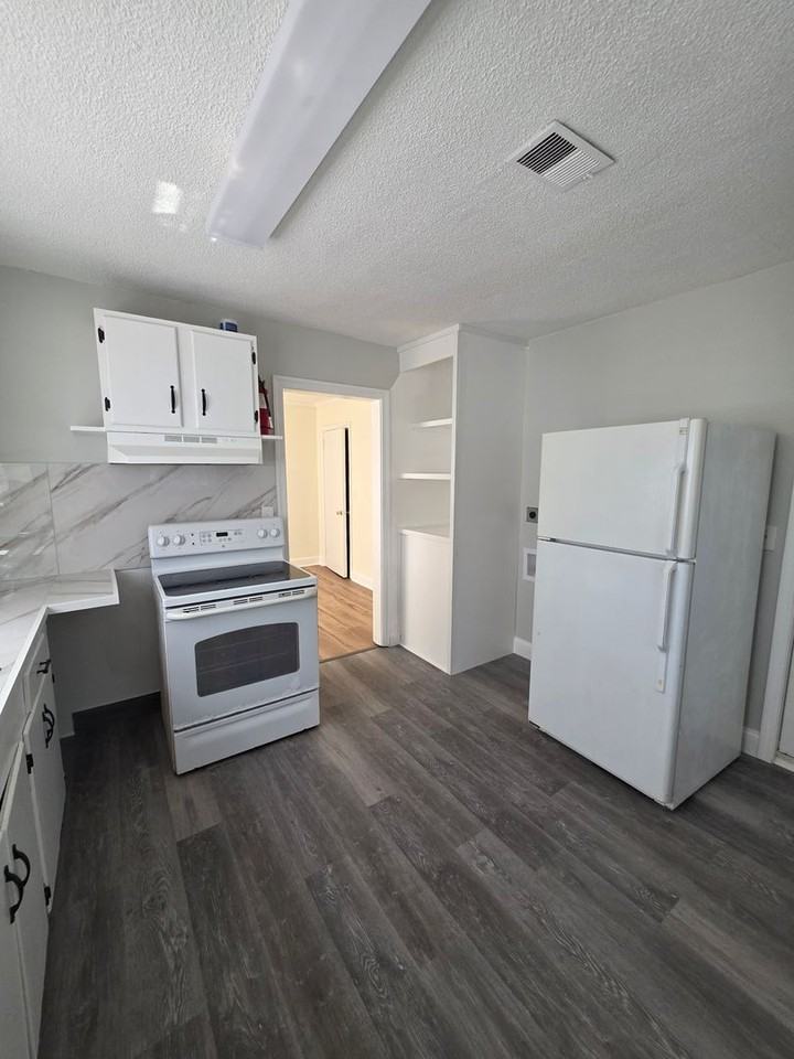 3015 English Ave - Photo 7 of 13