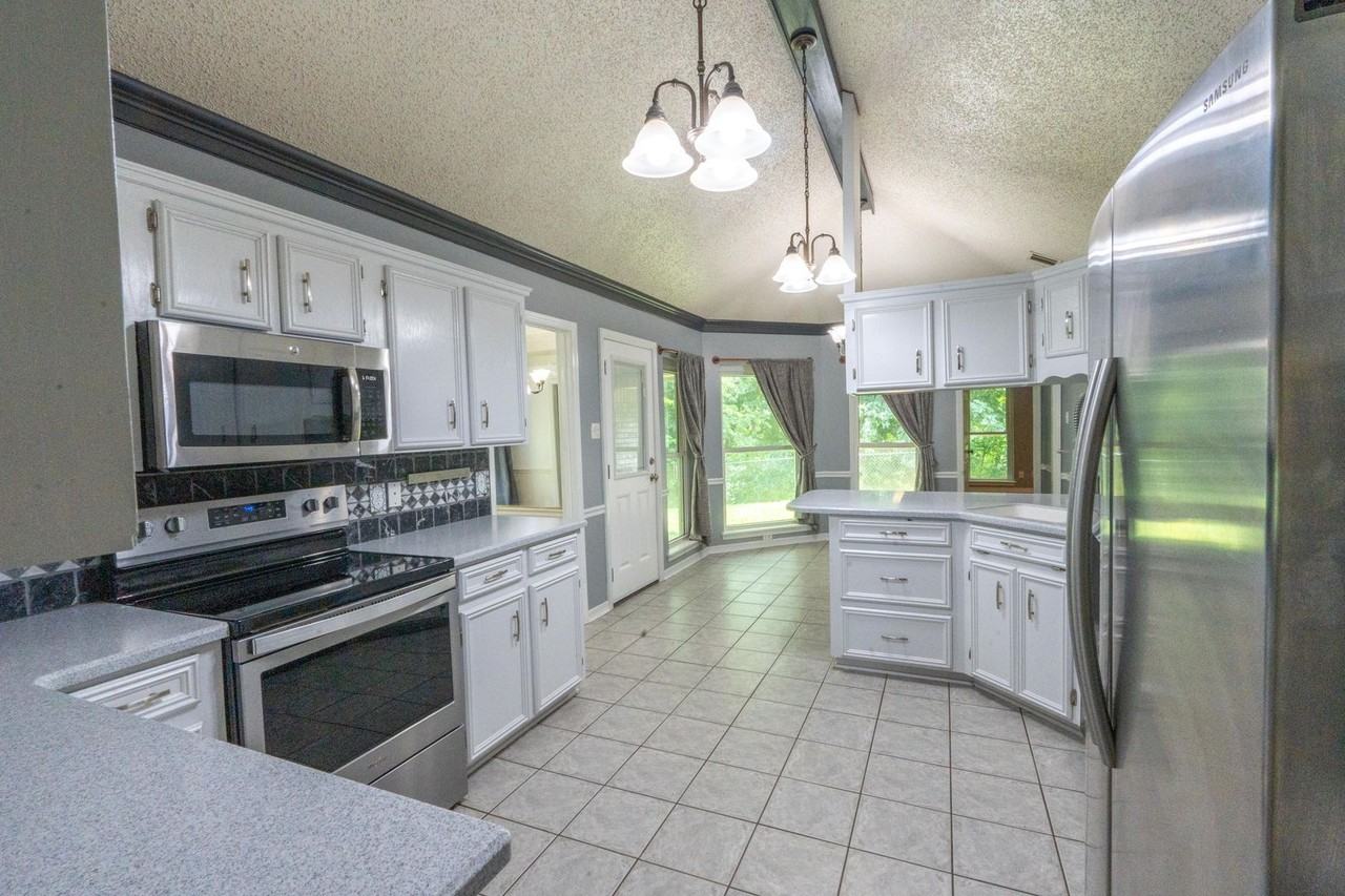 8052 Fernwood Cir - Photo 2 of 12