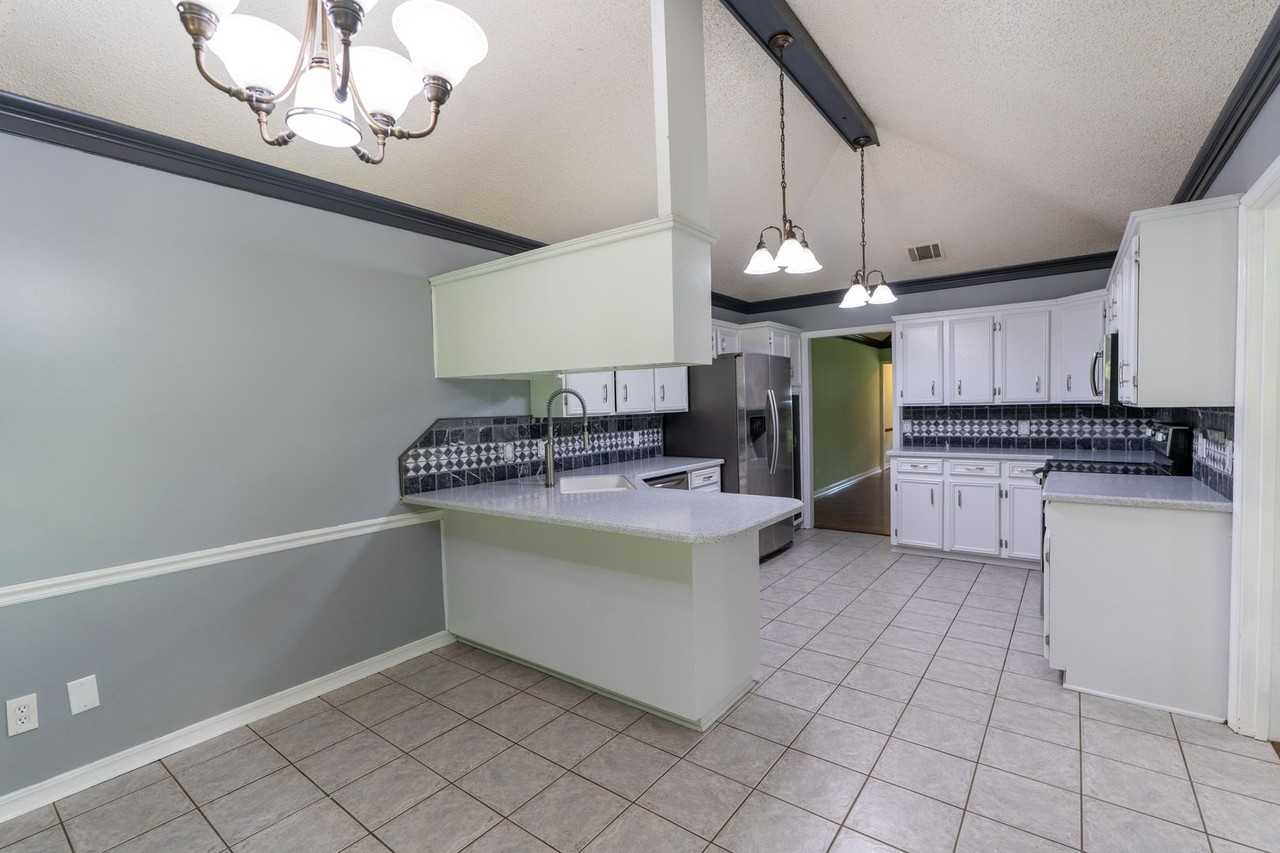 8052 Fernwood Cir - Photo 3 of 12
