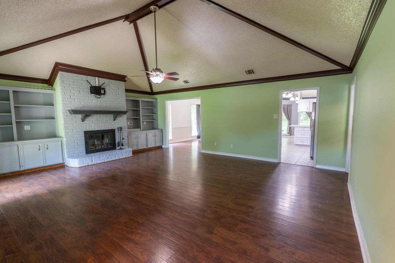 8052 Fernwood Cir - Photo 4 of 12