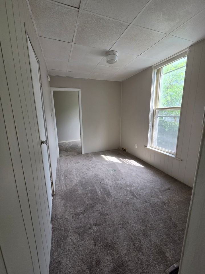 519 E 6th St #4 - Photo 4 of 8