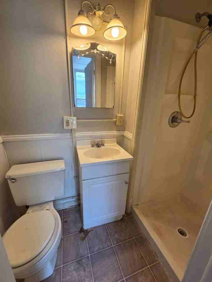 519 E 6th St #4 - Photo 5 of 8