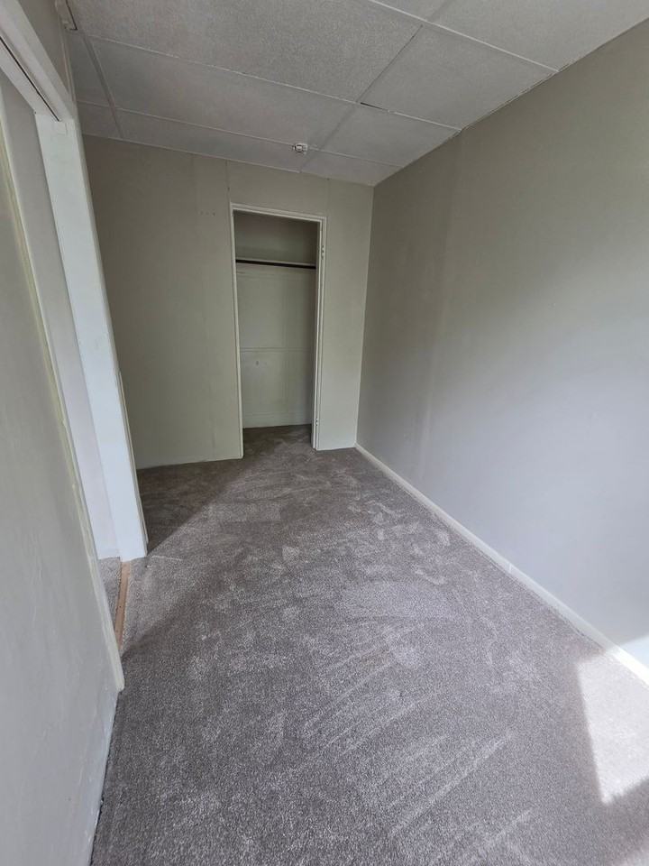 519 E 6th St #4 - Photo 6 of 8