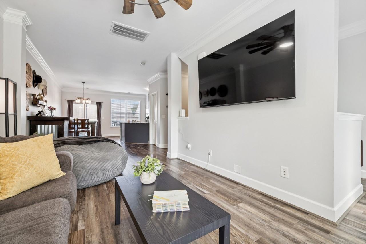 4705 Brighton Village Dr - Photo 4 of 32