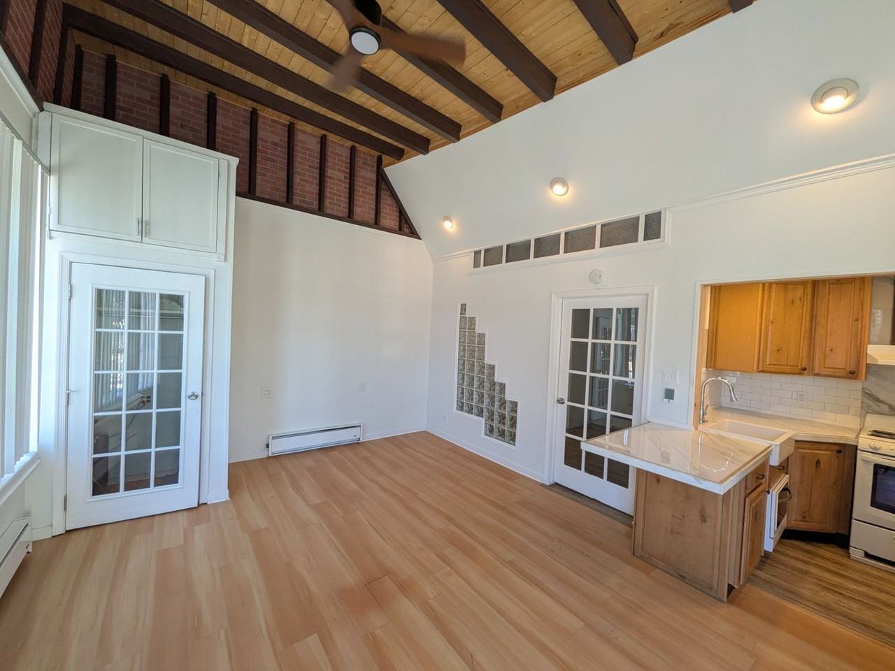 352 Jefferson Ave - Photo 3 of 10