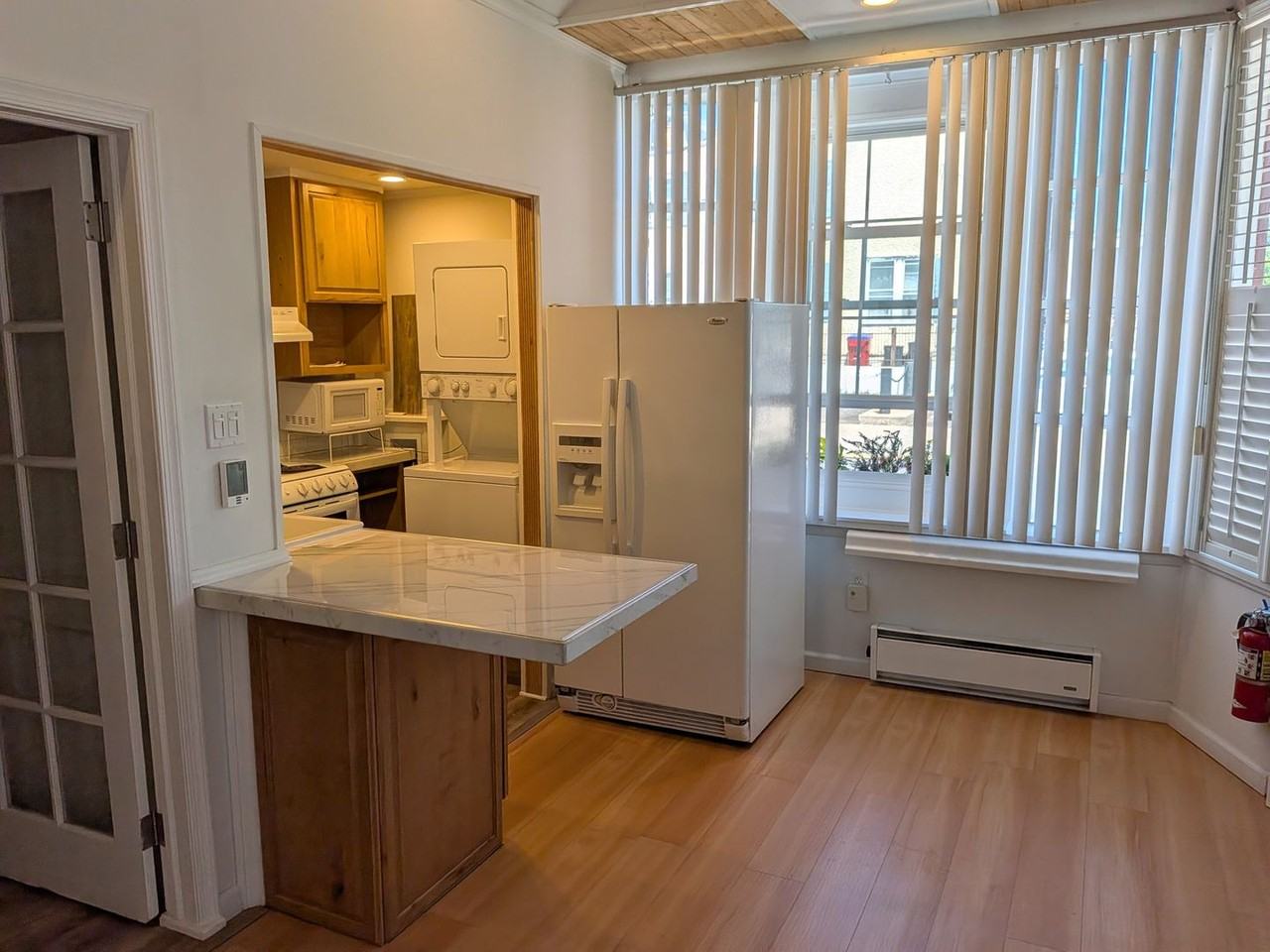 352 Jefferson Ave - Photo 5 of 10