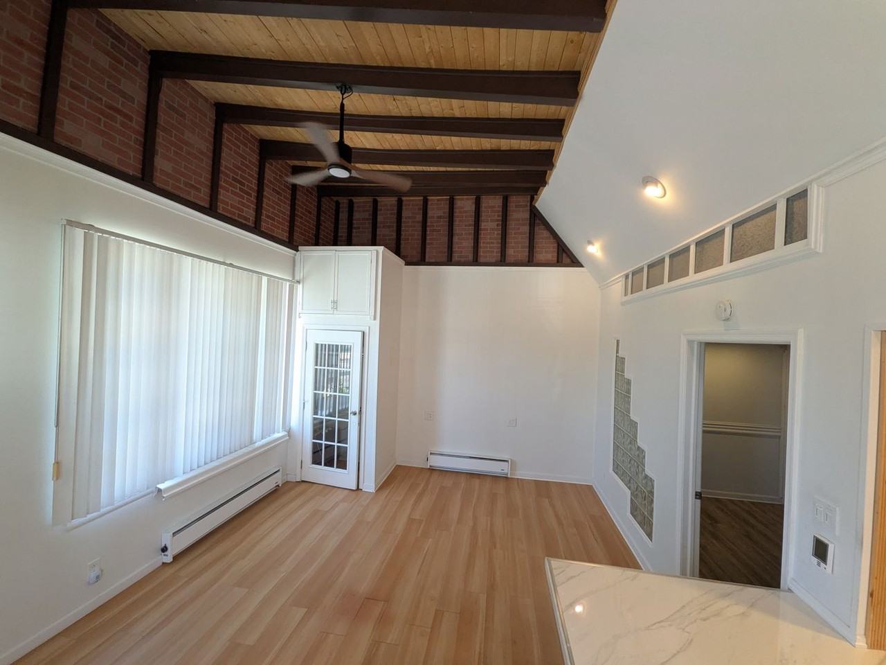 352 Jefferson Ave - Photo 6 of 10
