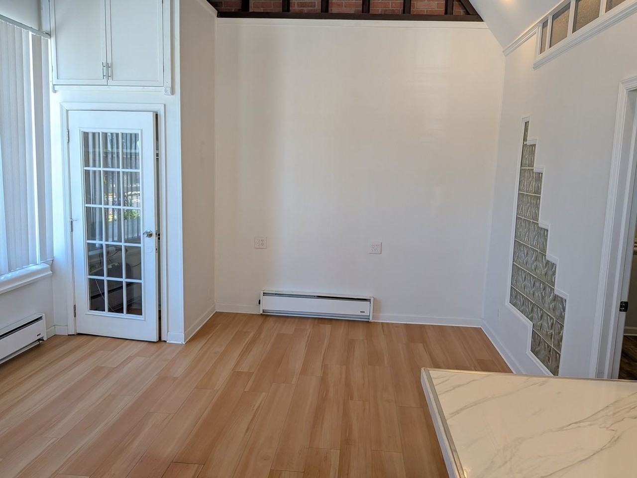 352 Jefferson Ave - Photo 7 of 10