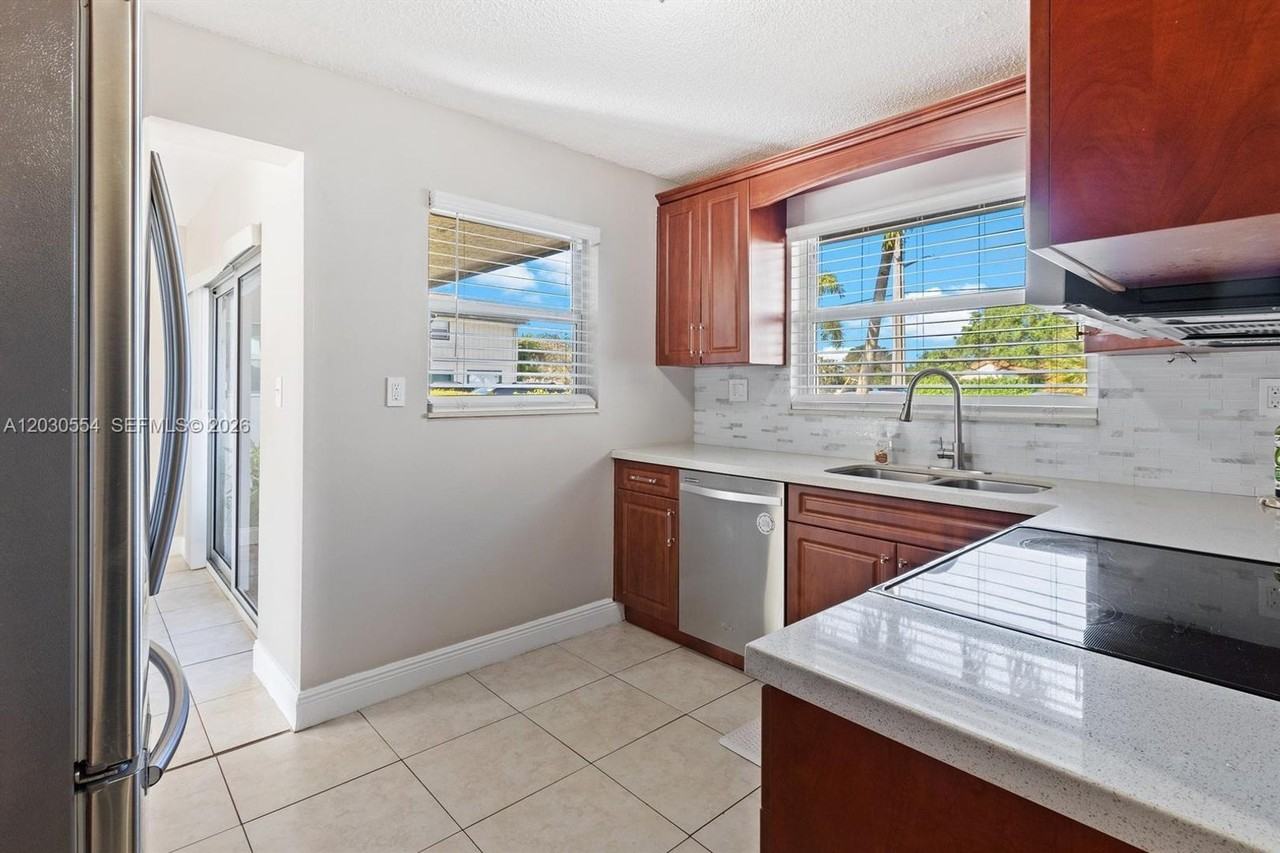 4119 Coral Springs Dr ## C6 - Photo 2 of 15
