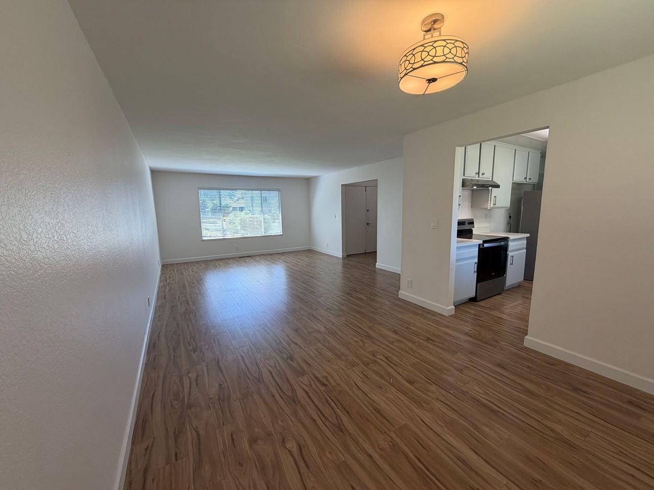 727 Hathaway Ct - Photo 2 of 9