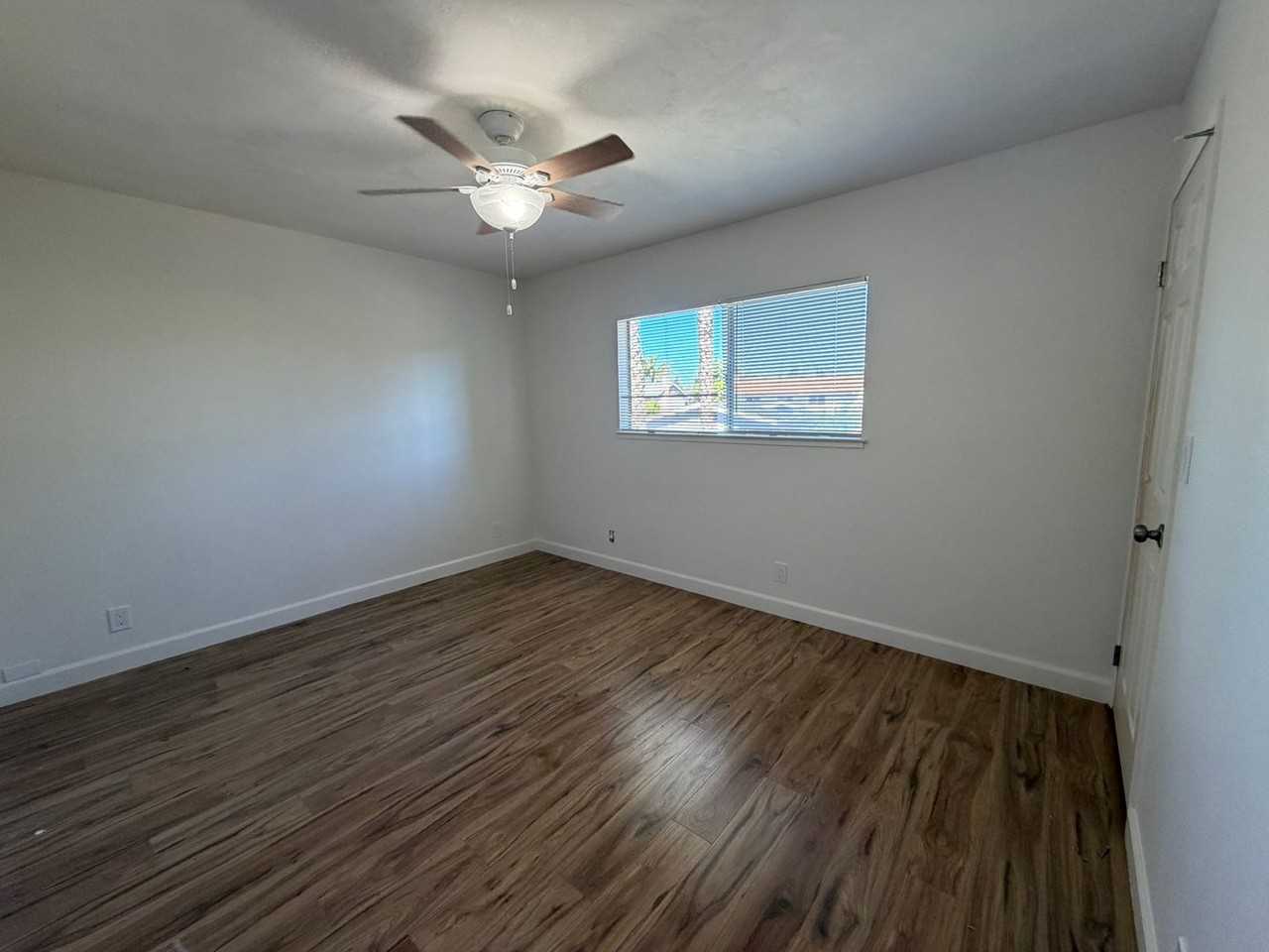 727 Hathaway Ct - Photo 3 of 9