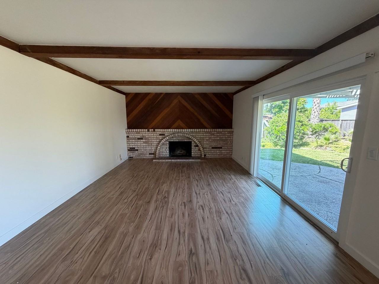 727 Hathaway Ct - Photo 5 of 9