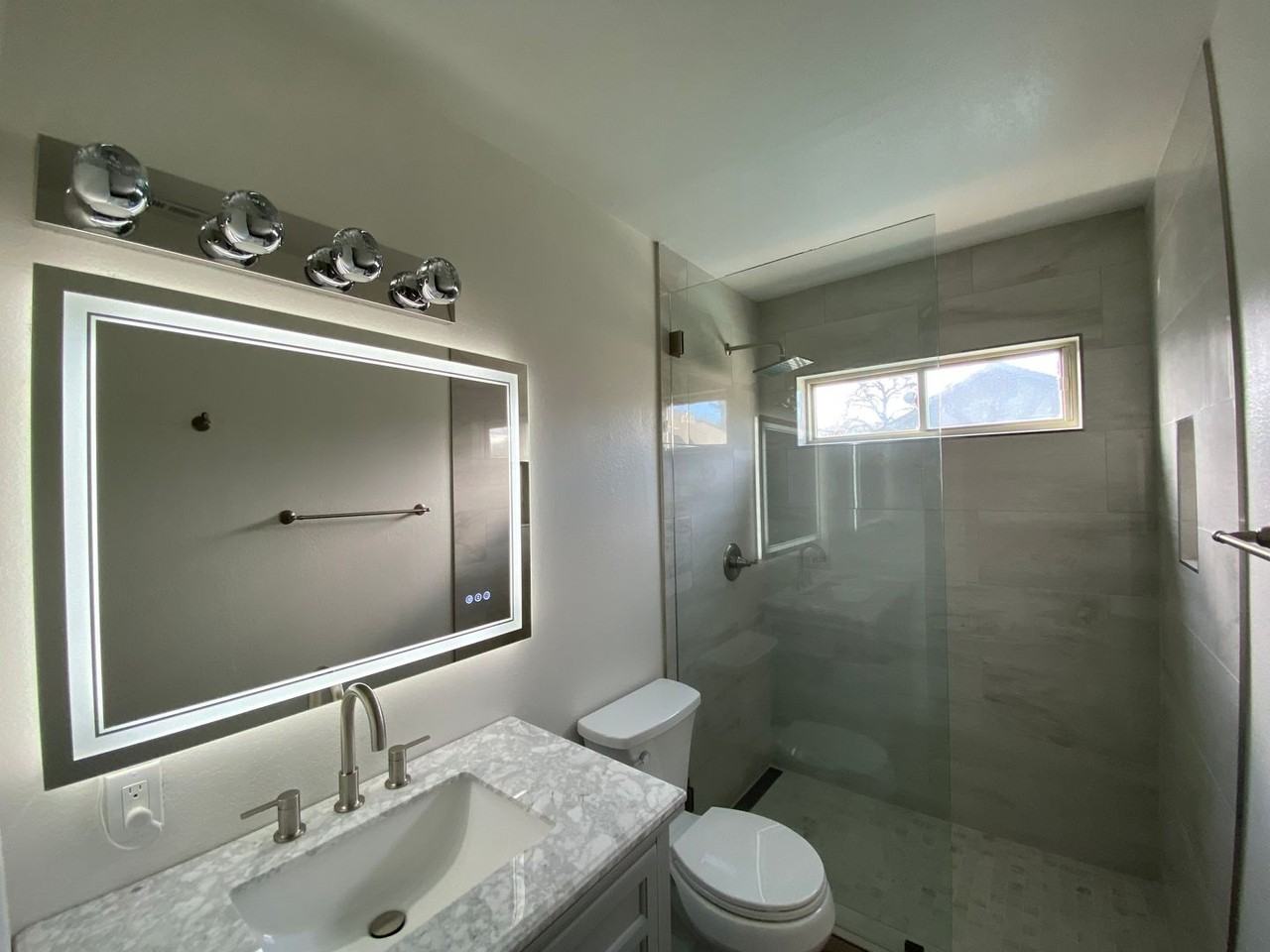 937 Hunt Ave - Photo 3 of 5