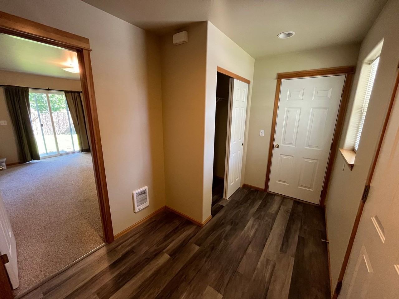 588 Se Roosevelt Ave - Photo 2 of 13