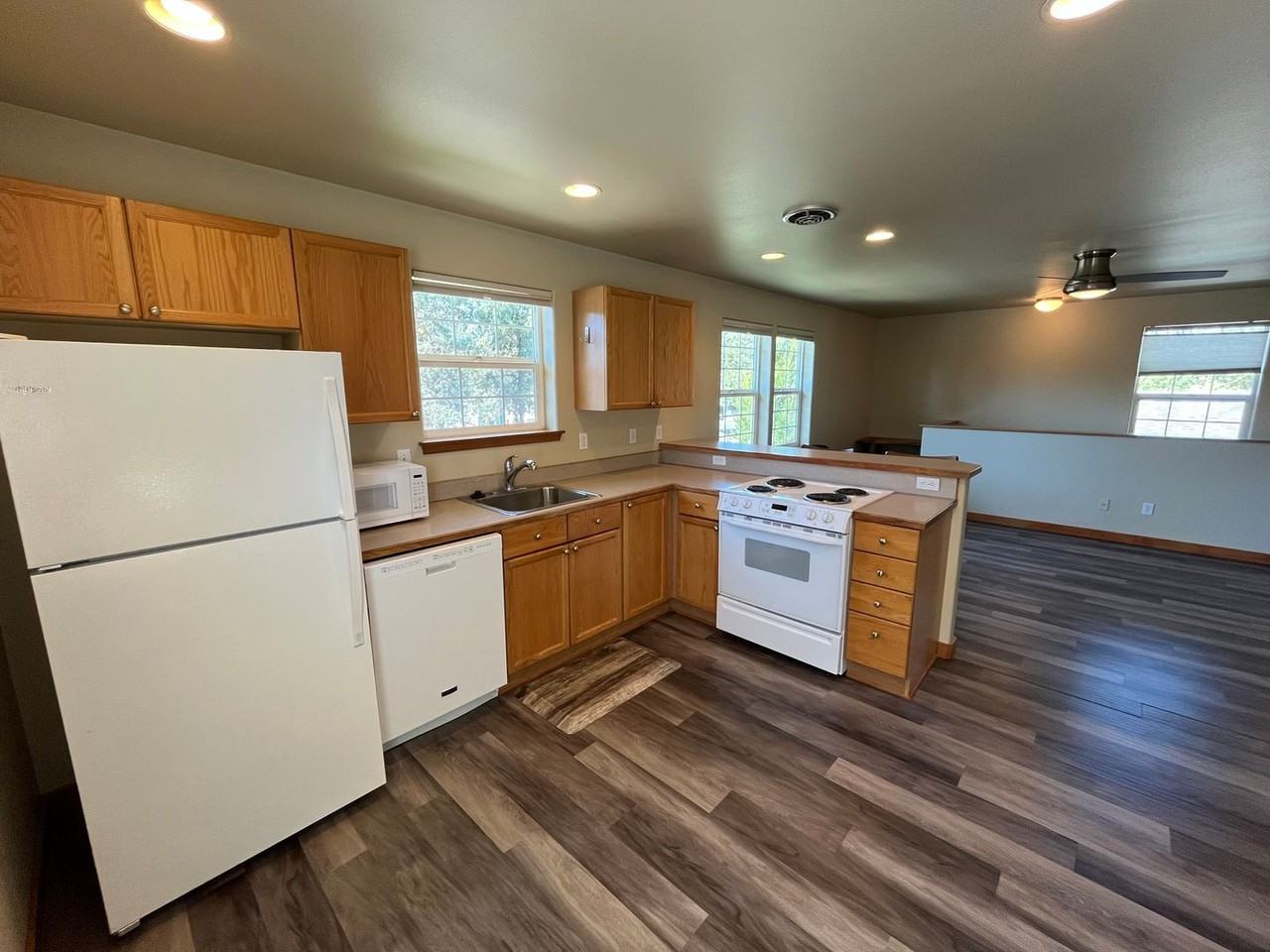588 Se Roosevelt Ave - Photo 7 of 13