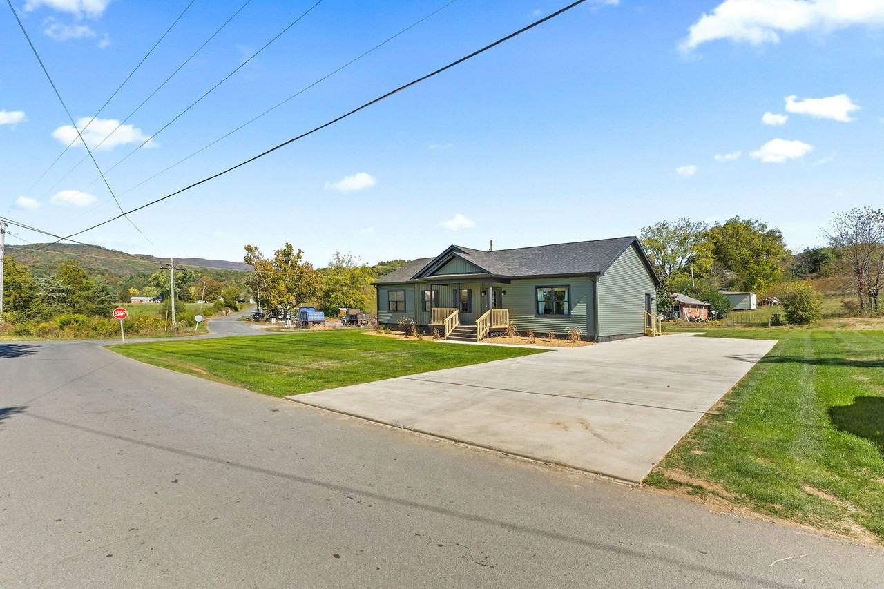 105 Bishop Hollow Rd - Photo 2 of 30